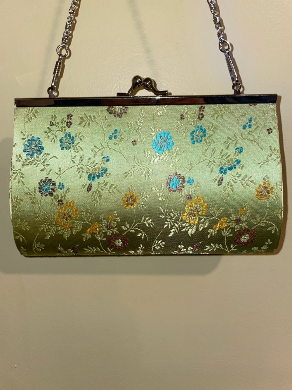 Chartreuse Kiss Lock Floral Chain Clutch - Picture 3 of 5